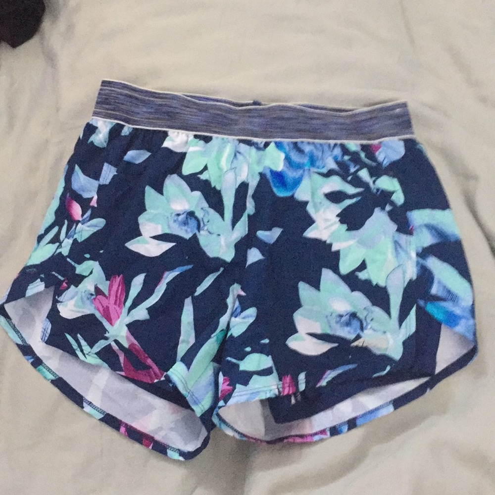 Tropical flower print short athletic